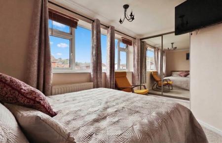 3 bedroom Semi-detached house for sale in The Paddock, Hitchin