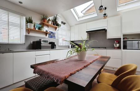 3 bedroom Semi-detached house for sale in The Paddock, Hitchin