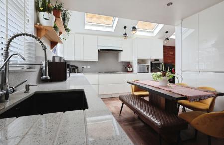 3 bedroom Semi-detached house for sale in The Paddock, Hitchin
