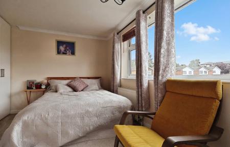3 bedroom Semi-detached house for sale in The Paddock, Hitchin