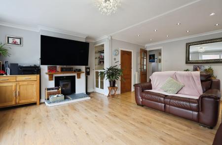3 bedroom Semi-detached house for sale in The Paddock, Hitchin