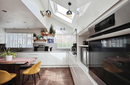 3 bedroom Semi-detached house for sale in The Paddock, Hitchin