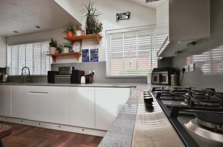 3 bedroom Semi-detached house for sale in The Paddock, Hitchin
