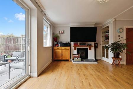3 bedroom Semi-detached house for sale in The Paddock, Hitchin