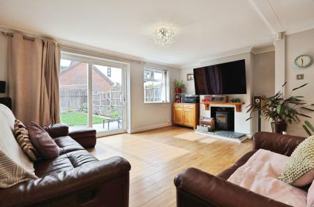 3 bedroom Semi-detached house for sale in The Paddock, Hitchin