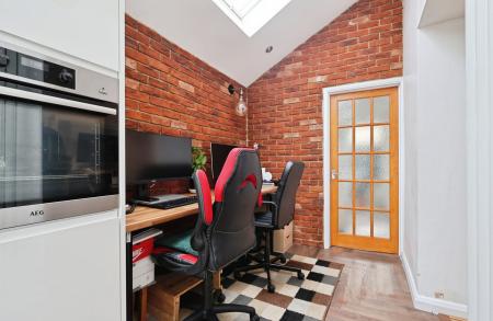 3 bedroom Semi-detached house for sale in The Paddock, Hitchin