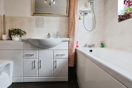 3 bedroom Semi-detached house for sale in The Paddock, Hitchin