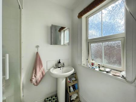 2 bedroom Flat to let in Kings Road, Hitchin, SG5