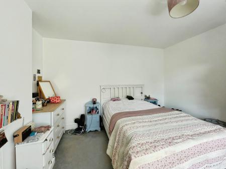 2 bedroom Flat to let in Kings Road, Hitchin, SG5
