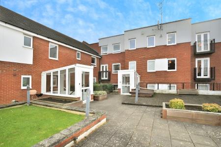 1 bedroom Flat to let in Walsworth Road, Hitchin, SG4