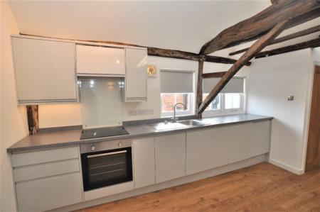 2 bedroom Flat to let in Churchyard, Hitchin, SG5