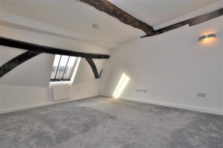2 bedroom Flat to let in Churchyard, Hitchin, SG5