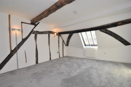 2 bedroom Flat to let in Churchyard, Hitchin, SG5
