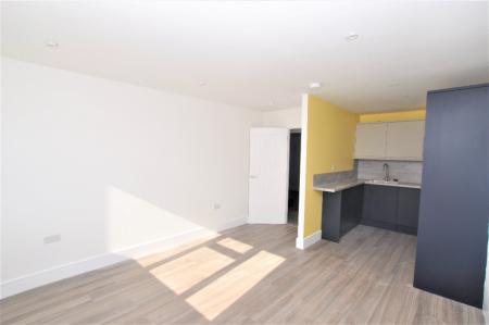 2 bedroom Flat to let in Grove Road, Hitchin, SG4
