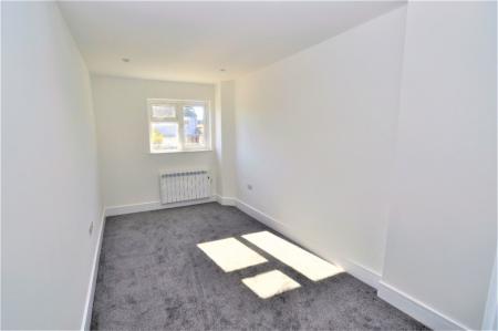 2 bedroom Flat to let in Grove Road, Hitchin, SG4
