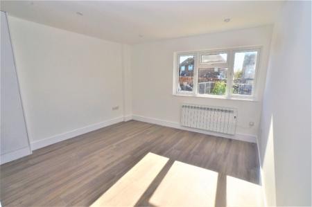 2 bedroom Flat to let in Grove Road, Hitchin, SG4
