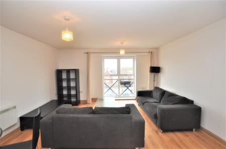 2 bedroom Flat to let in Walsworth Road, Hitchin, SG4