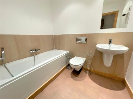 2 bedroom Flat to let in Walsworth Road, Hitchin, SG4
