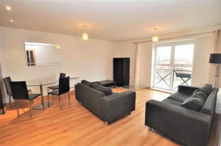 2 bedroom Flat to let in Walsworth Road, Hitchin, SG4