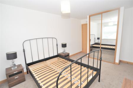 2 bedroom Flat to let in Walsworth Road, Hitchin, SG4