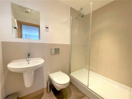 2 bedroom Flat to let in Walsworth Road, Hitchin, SG4