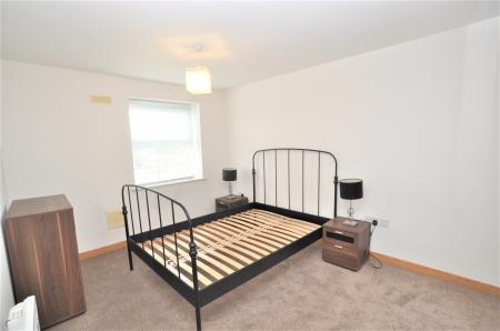 2 bedroom Flat to let in Walsworth Road, Hitchin, SG4