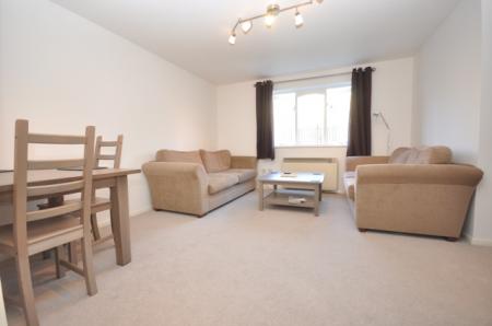 2 bedroom Flat to let in Wedgewood Road, Hitchin, SG4