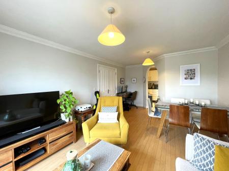 2 bedroom Flat to let in Morello Gardens, Stevenage Road, Hitchin, SG4
