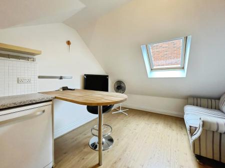2 bedroom Flat to let in Sanders Place, Hitchin, SG4