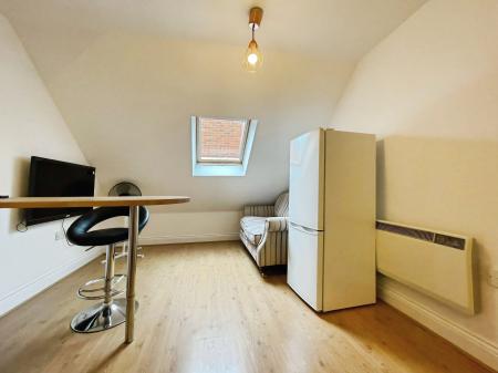 2 bedroom Flat to let in Sanders Place, Hitchin, SG4