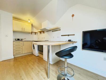 2 bedroom Flat to let in Sanders Place, Hitchin, SG4