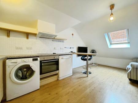 2 bedroom Flat to let in Sanders Place, Hitchin, SG4