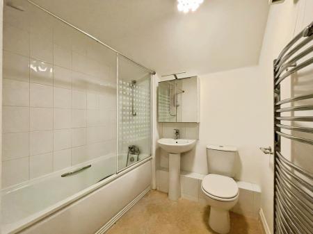 2 bedroom Flat to let in Sanders Place, Hitchin, SG4
