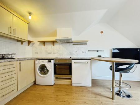 2 bedroom Flat to let in Sanders Place, Hitchin, SG4