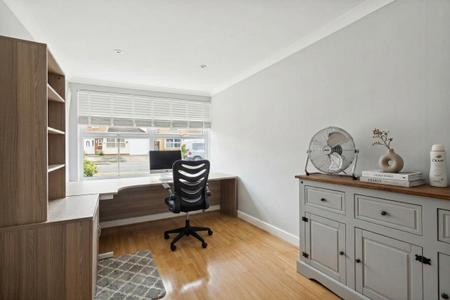 4 bedroom Detached house for sale in Eisenhower Road, Shefford