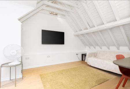 2 bedroom Mews house to let in Nightingale Road, Hitchin, SG5