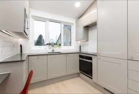 2 bedroom Mews house to let in Nightingale Road, Hitchin, SG5