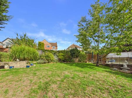 3 bedroom Detached house for sale in Cranborne Avenue, Hitchin
