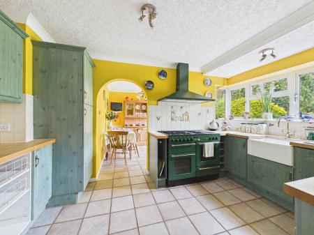 3 bedroom Detached house for sale in Cranborne Avenue, Hitchin