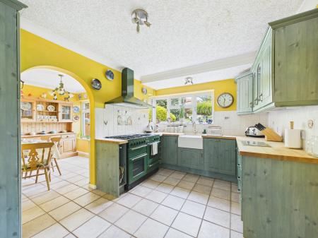 3 bedroom Detached house for sale in Cranborne Avenue, Hitchin