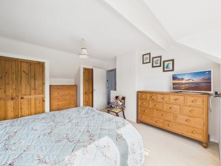 3 bedroom Detached house for sale in Cranborne Avenue, Hitchin