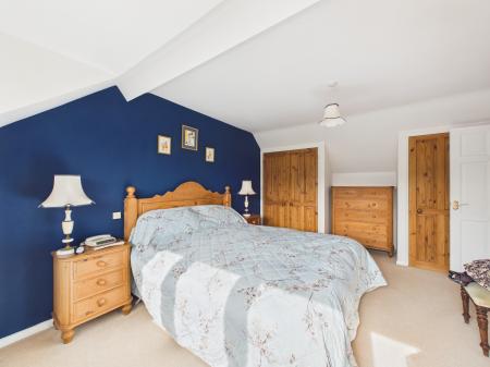 3 bedroom Detached house for sale in Cranborne Avenue, Hitchin