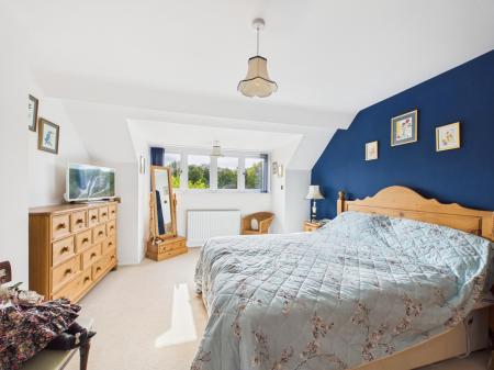 3 bedroom Detached house for sale in Cranborne Avenue, Hitchin