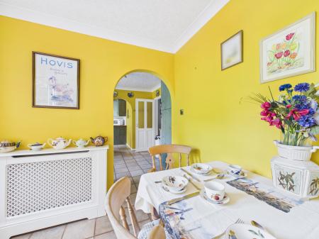 3 bedroom Detached house for sale in Cranborne Avenue, Hitchin