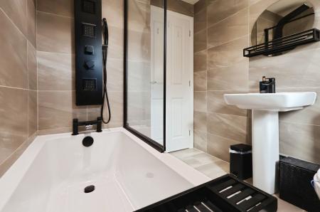 3 bedroom Detached house for sale in Brassey Way, Henlow