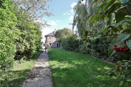 3 bedroom Semi-detached house for sale in Kingswood Avenue, Hitchin