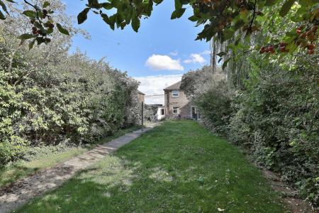 3 bedroom Semi-detached house for sale in Kingswood Avenue, Hitchin