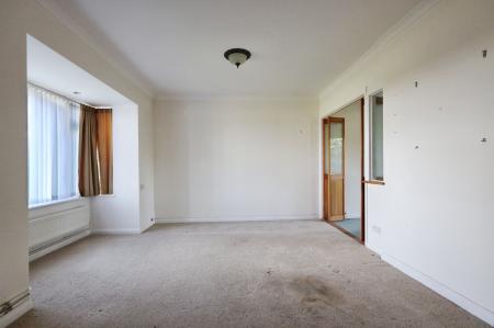 3 bedroom Semi-detached house for sale in Kingswood Avenue, Hitchin