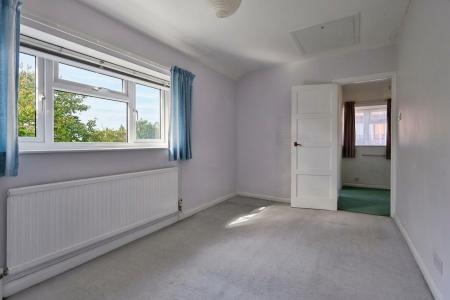 3 bedroom Semi-detached house for sale in Kingswood Avenue, Hitchin