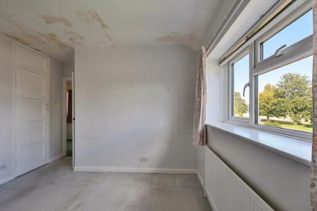3 bedroom Semi-detached house for sale in Kingswood Avenue, Hitchin